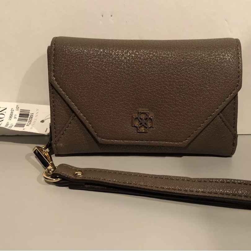 Ann Taylor Pebbled Signature Tech Wristlet Wallet 349961 Brand New Msrp 68 Ann Taylor Pebbled Signature Tech Wristlet Wallet 349961 Brand New Msrp 68